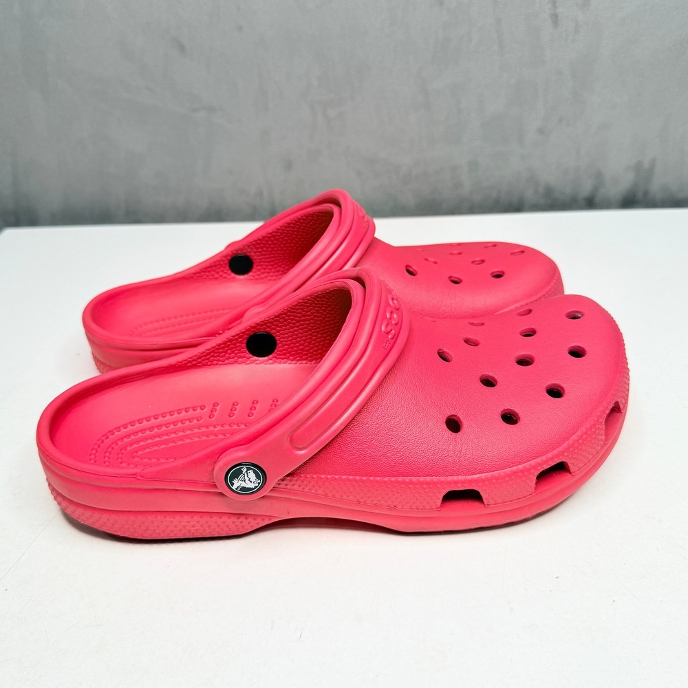 Crocs Classic Clogs Kids Unisex Size M8 W10 Raspberry Pink Slip On Water Shoes